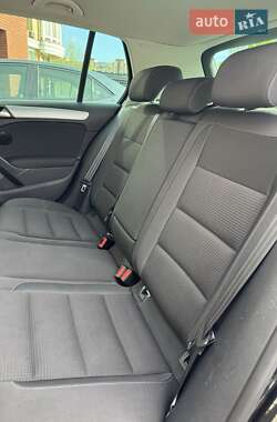 Хетчбек Volkswagen Golf 2010 в 