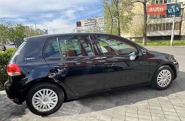 Хетчбек Volkswagen Golf 2010 в 