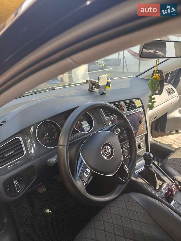 Универсал Volkswagen Golf 2017 в Шепетовке
