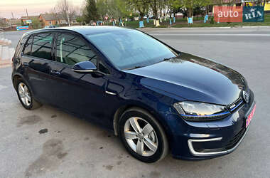 Хэтчбек Volkswagen Golf 2015 в 