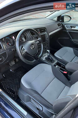 Хэтчбек Volkswagen Golf 2015 в 
