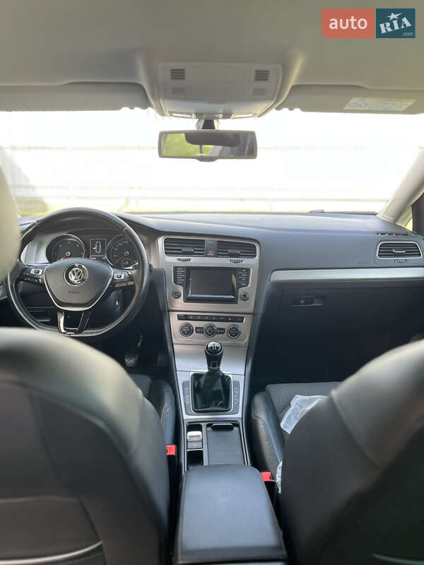 Універсал Volkswagen Golf 2014 в Вінниці