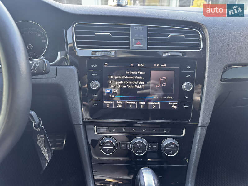 Универсал Volkswagen Golf 2017 в Хмельницком