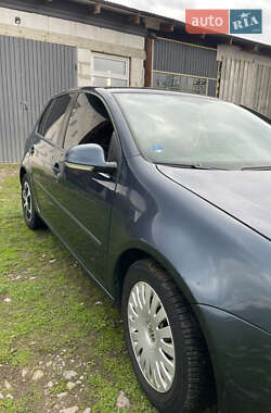 Хэтчбек Volkswagen Golf 2004 в 