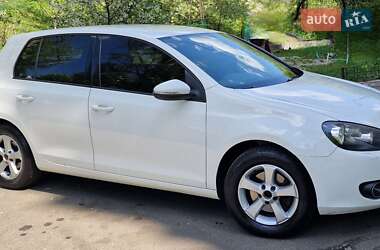 Хэтчбек Volkswagen Golf 2012 в 