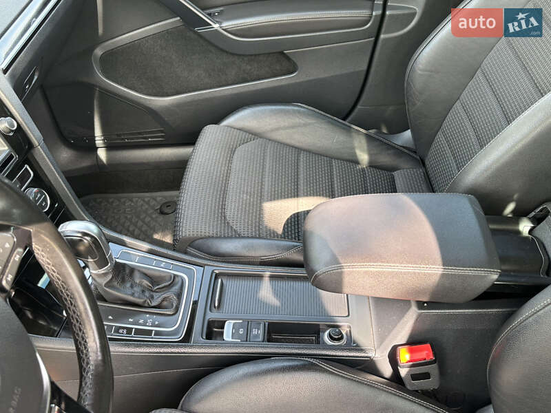 Універсал Volkswagen Golf 2015 в Сокалі