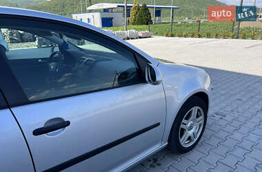 Хетчбек Volkswagen Golf 2004 в 