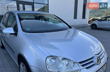 Хетчбек Volkswagen Golf 2004 в 