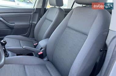 Хетчбек Volkswagen Golf 2004 в 