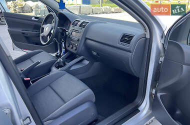 Хетчбек Volkswagen Golf 2004 в 
