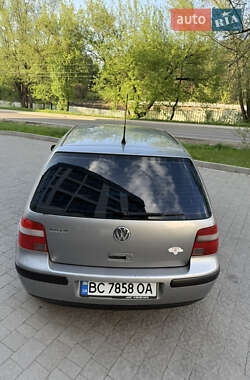 Хетчбек Volkswagen Golf 2003 в 