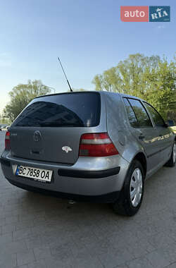 Хетчбек Volkswagen Golf 2003 в 