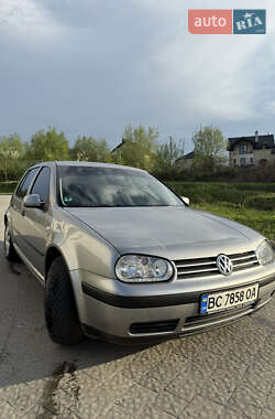 Хетчбек Volkswagen Golf 2003 в 