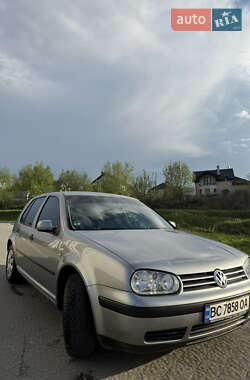 Хетчбек Volkswagen Golf 2003 в 