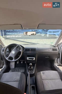 Хетчбек Volkswagen Golf 2003 в 