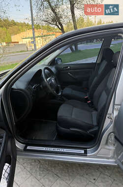 Хетчбек Volkswagen Golf 2003 в 