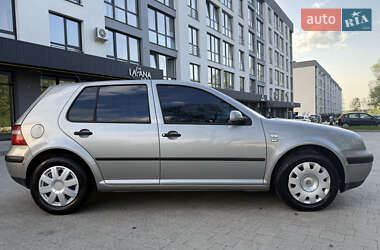 Хетчбек Volkswagen Golf 2003 в 