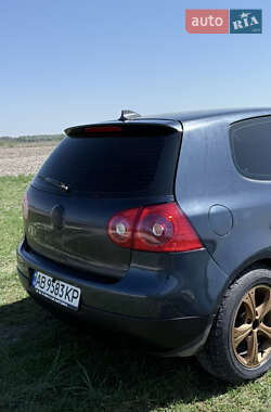 Хэтчбек Volkswagen Golf 2004 в 