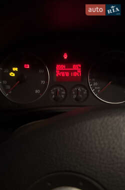 Хэтчбек Volkswagen Golf 2004 в 