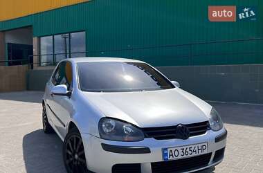 Хэтчбек Volkswagen Golf 2003 в 