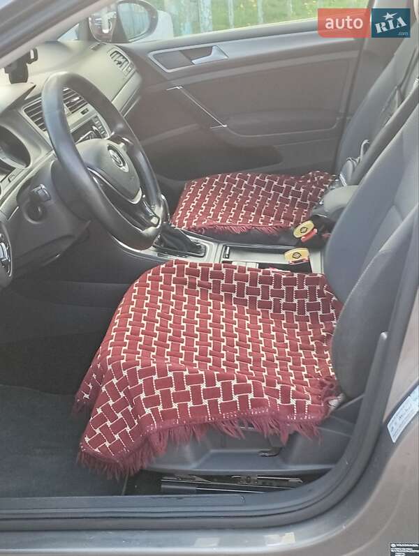 Хетчбек Volkswagen Golf 2014 в Сарнах