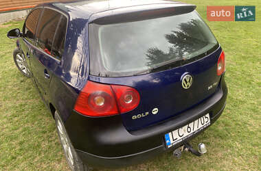 Хэтчбек Volkswagen Golf 2005 в 