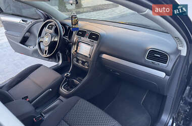 Хетчбек Volkswagen Golf 2010 в 