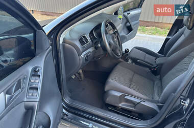 Хетчбек Volkswagen Golf 2010 в 