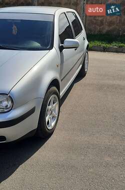 Хэтчбек Volkswagen Golf 2000 в Черкассах