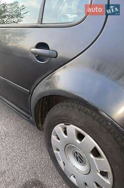 Хэтчбек Volkswagen Golf 2000 в 