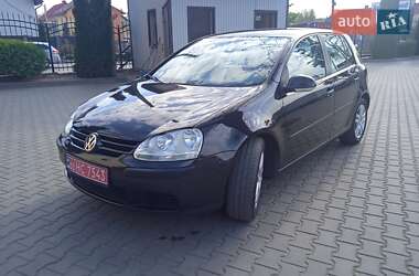 Хэтчбек Volkswagen Golf 2005 в 