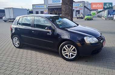 Хэтчбек Volkswagen Golf 2005 в 