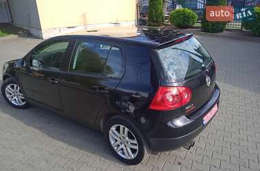 Хэтчбек Volkswagen Golf 2005 в 