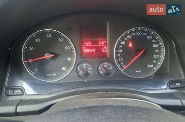 Хэтчбек Volkswagen Golf 2005 в 