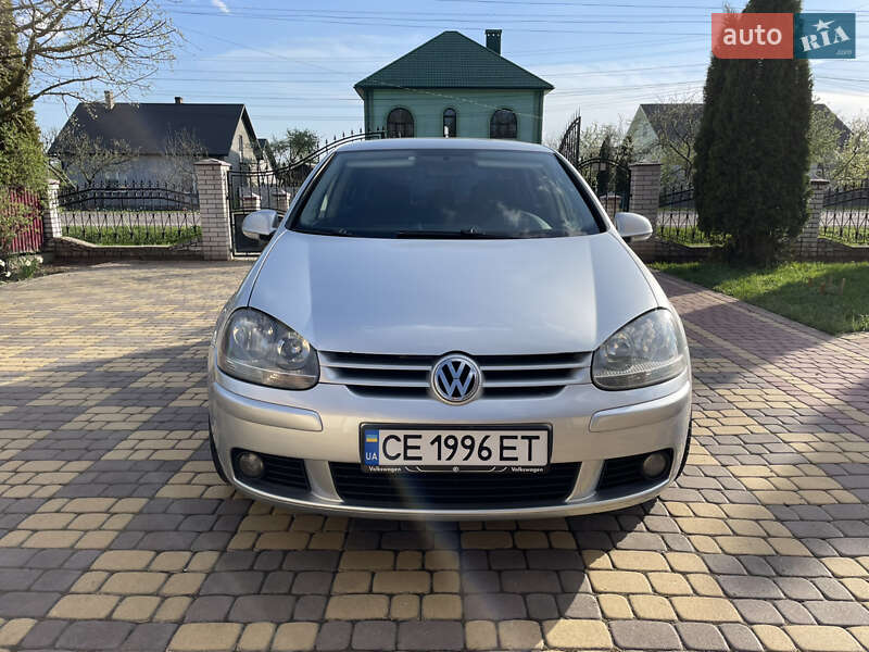 Хетчбек Volkswagen Golf 2005 в Чернівцях