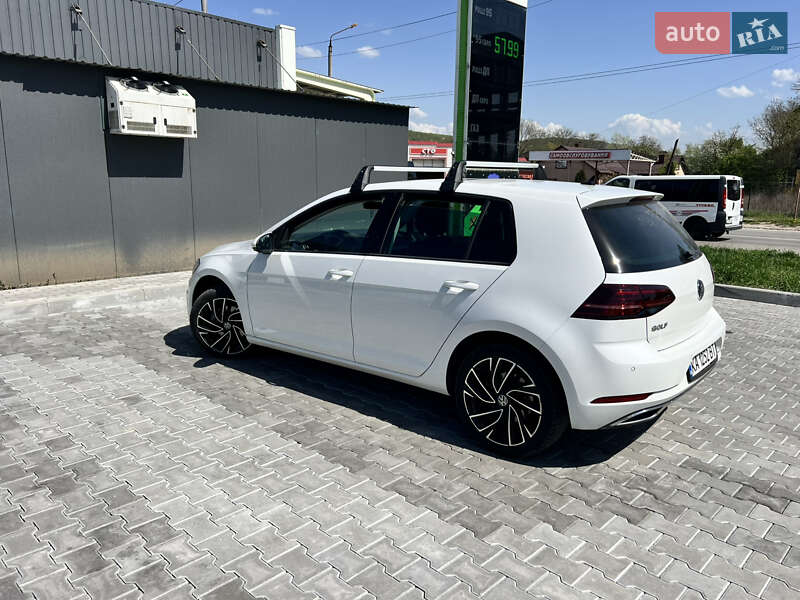Хетчбек Volkswagen Golf 2020 в Чернівцях