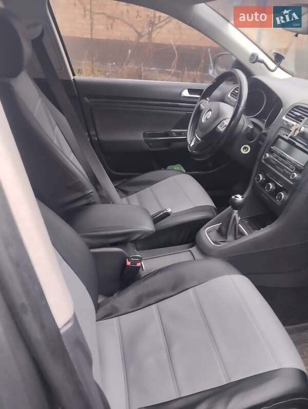 Универсал Volkswagen Golf 2010 в Пирятине