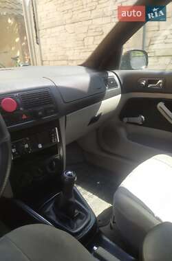 Хэтчбек Volkswagen Golf 1998 в 