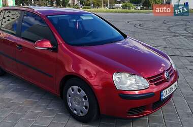 Хэтчбек Volkswagen Golf 2005 в 