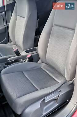 Хэтчбек Volkswagen Golf 2005 в 