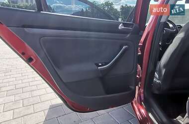 Хэтчбек Volkswagen Golf 2005 в 