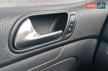 Хэтчбек Volkswagen Golf 2005 в 