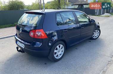 Хэтчбек Volkswagen Golf 2004 в Корсуне-Шевченковском
