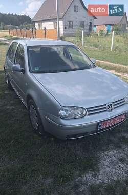 Хэтчбек Volkswagen Golf 2003 в 