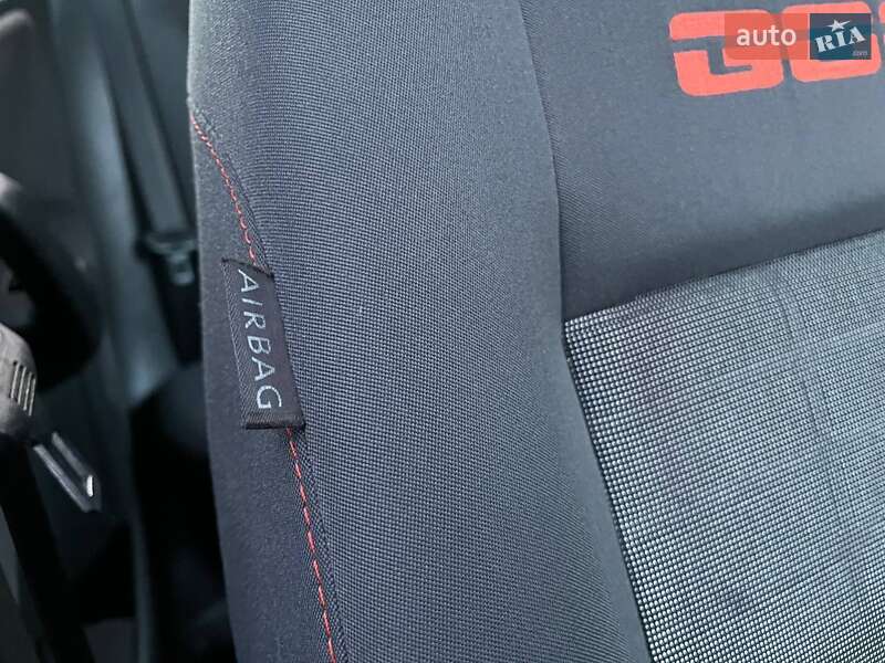 Хэтчбек Volkswagen Golf 2007 в Полтаве