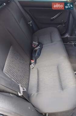 Хетчбек Volkswagen Golf 2001 в 