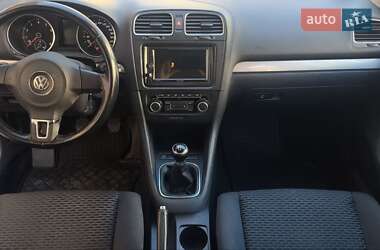Хетчбек Volkswagen Golf 2009 в 