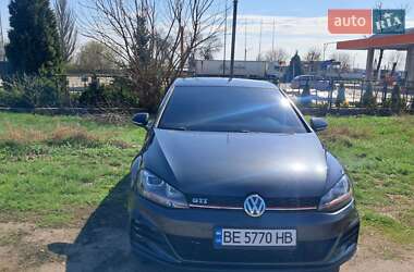Хэтчбек Volkswagen Golf 2016 в 