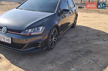 Хэтчбек Volkswagen Golf 2016 в 
