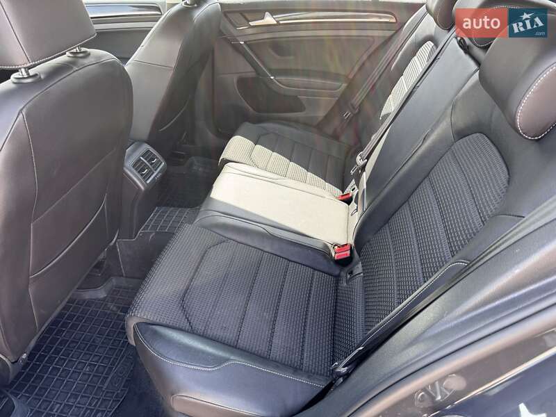 Універсал Volkswagen Golf 2016 в Львові